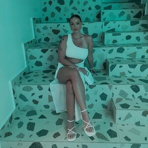 🤍 White Fox One-Shoulder Textured Maxi Dress – Size XL 🤍